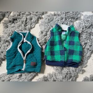 Carters - two 9M baby vests